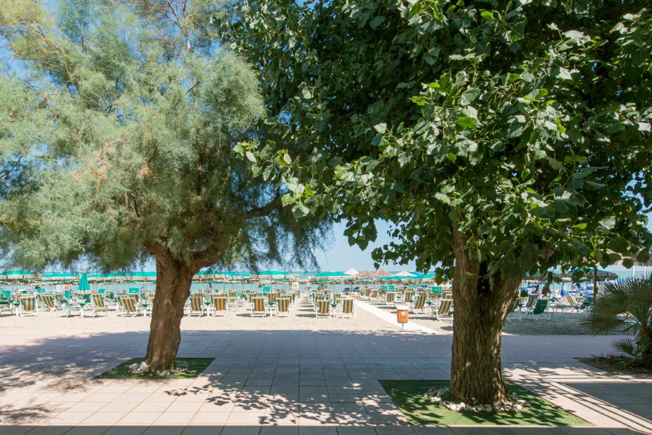 Grand Hotel Adriatico Montesilvano Exterior photo